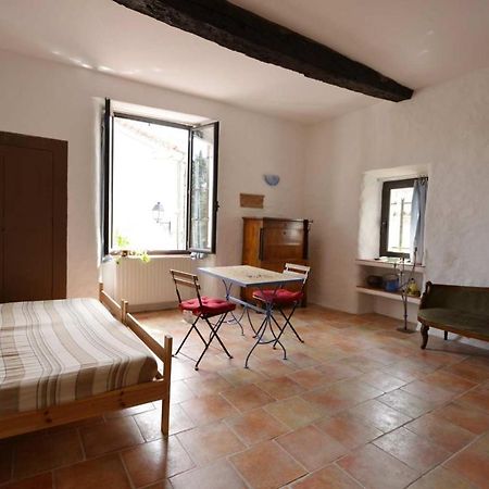 Studio De La Cheminee Et Studio De La Place Apartment Sigonce Bagian luar foto