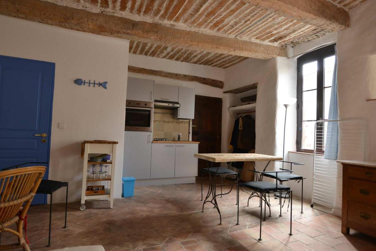 Studio De La Cheminee Et Studio De La Place Apartment Sigonce Bagian luar foto