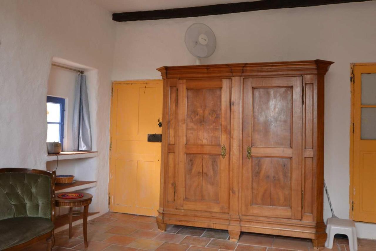 Studio De La Cheminee Et Studio De La Place Apartment Sigonce Bagian luar foto