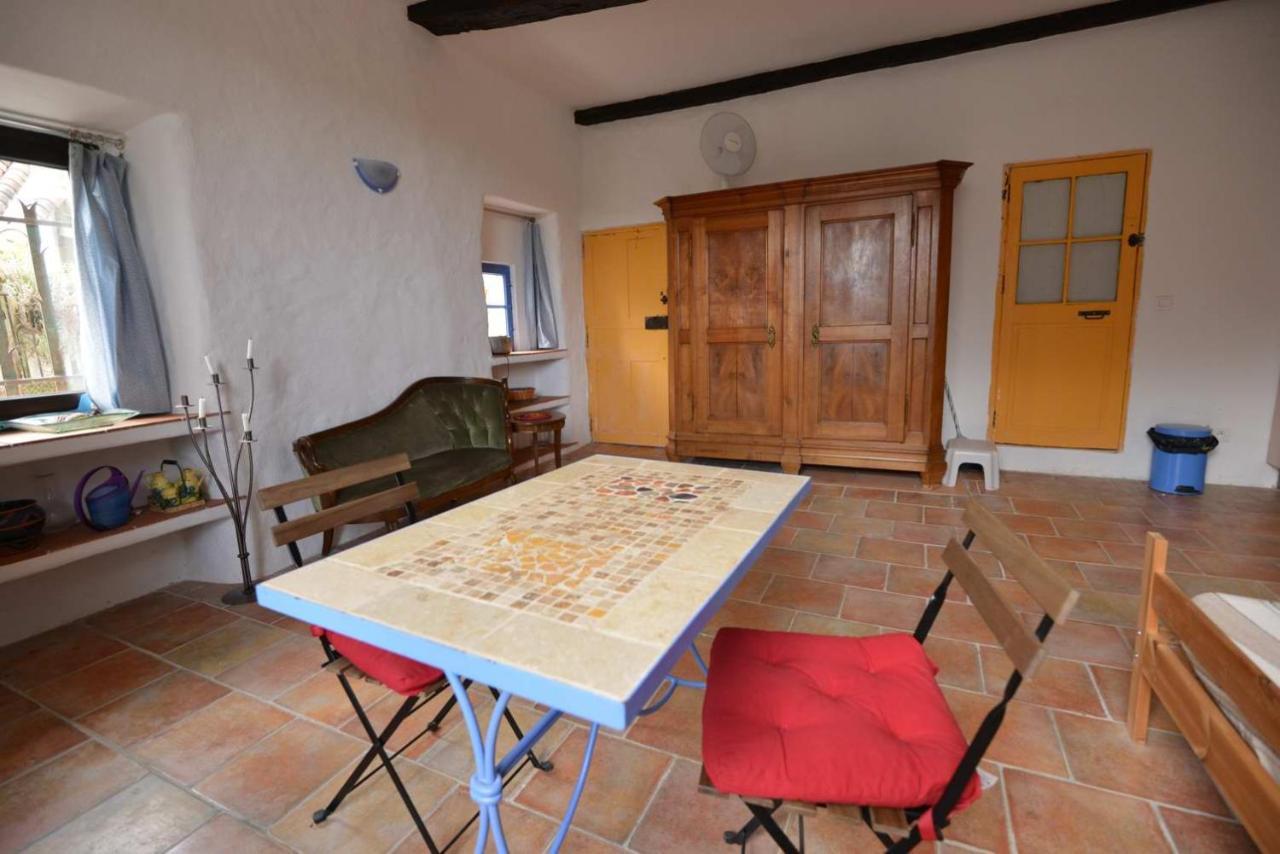 Studio De La Cheminee Et Studio De La Place Apartment Sigonce Bagian luar foto